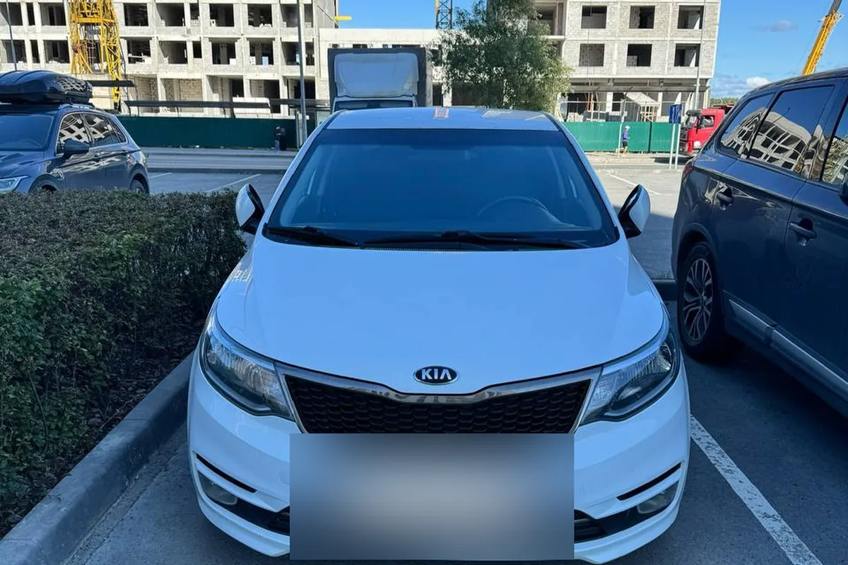 Kia Rio 3 седан 2017 года спереди