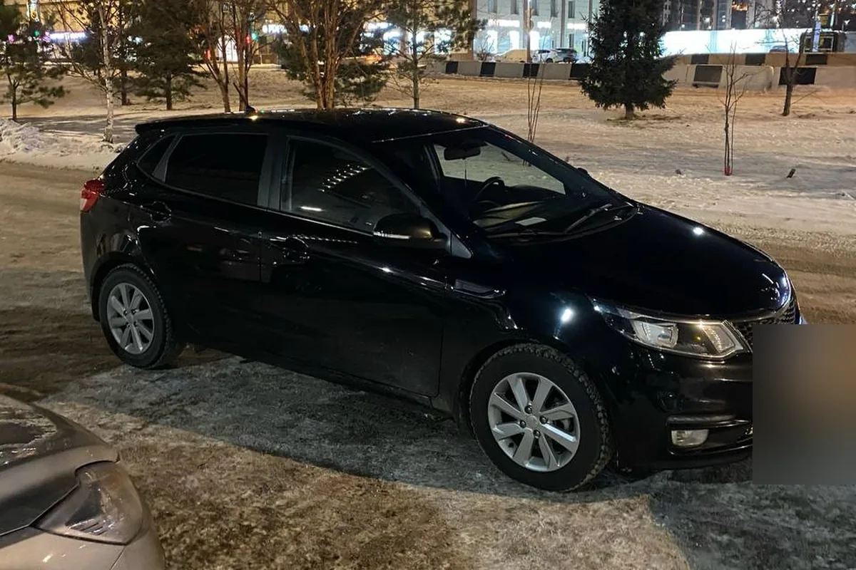 Kia Rio 3 хэтчбек чёрного цвета
