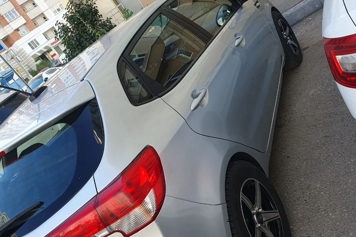 Задняя часть Kia Rio 3 хэтчбек 2017 года