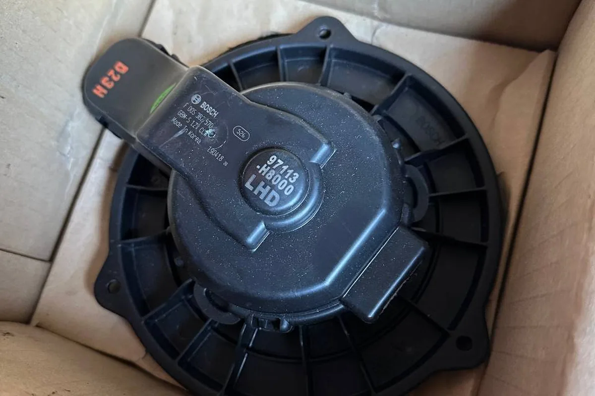 Новый моторчик печки Bosch 97113-H8000 для Kia Rio 4 в коробке