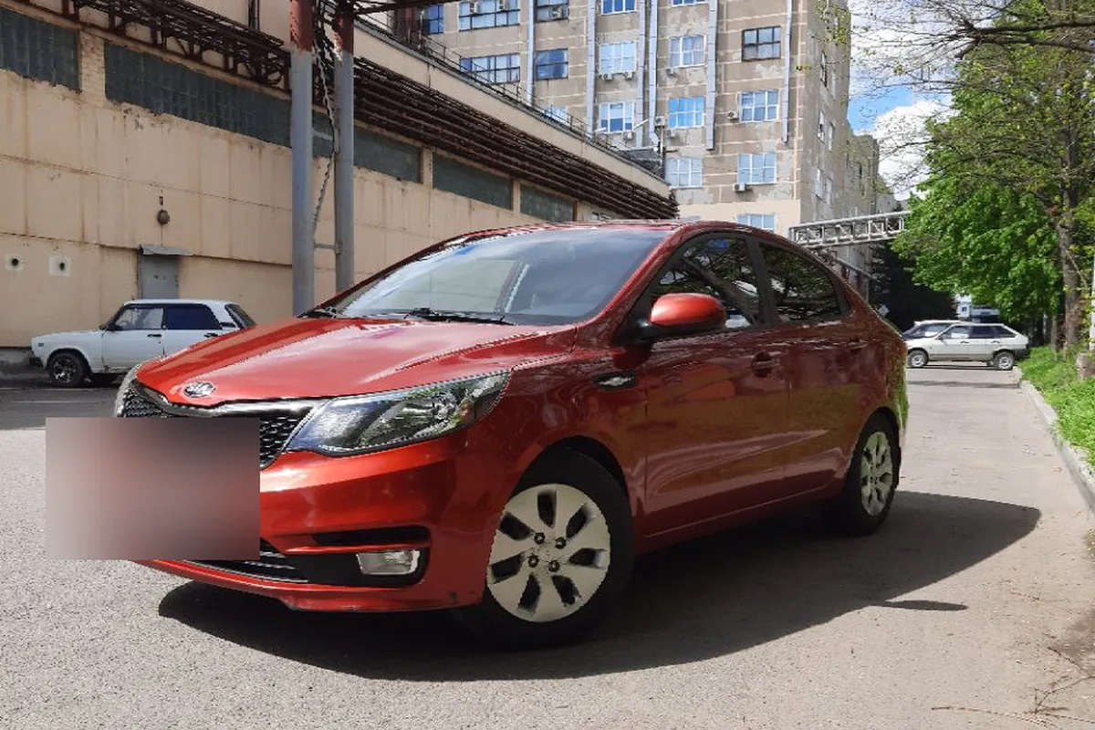Kia Rio 3 после рестайлинга с решёткой нового образца