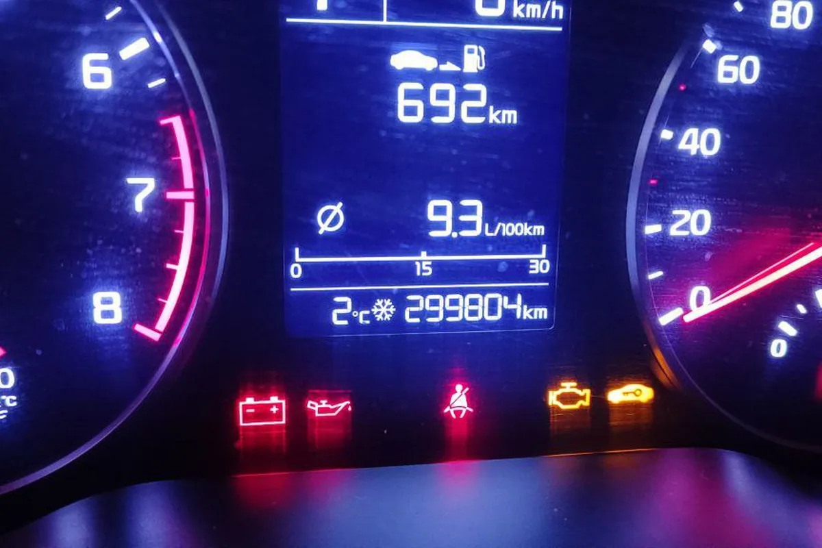 Цветной экран бортового компьютера Kia Rio 4 на 299 804 км