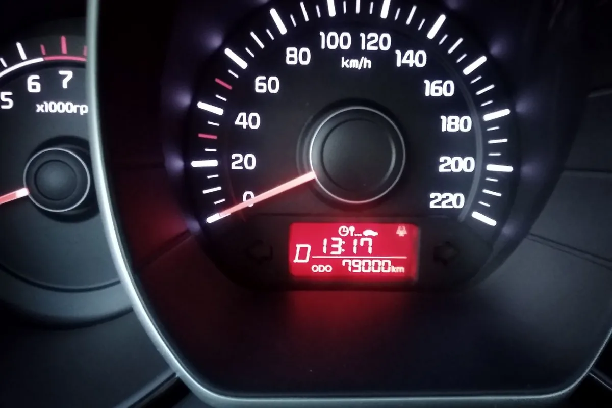 Бортовой компьютер Kia Rio 3 показывает время в пути