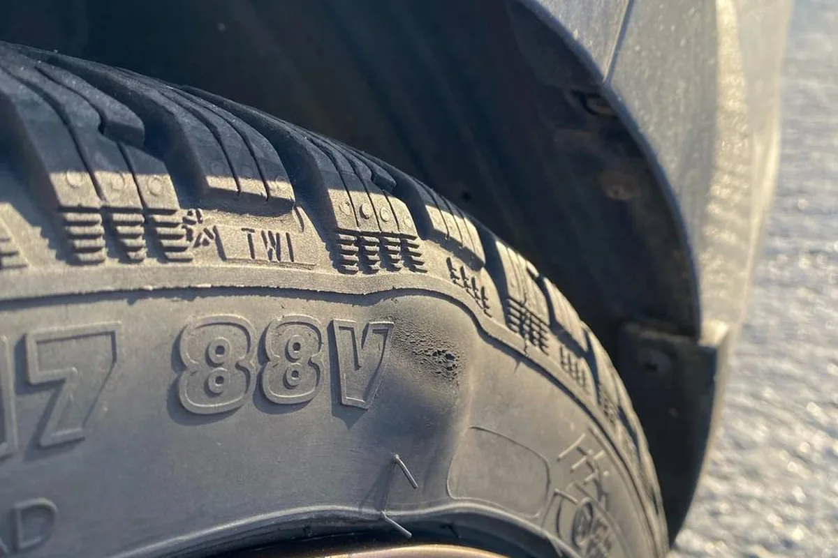 Грыжа на боковине шины 205/45 R17 88V с Kia Rio