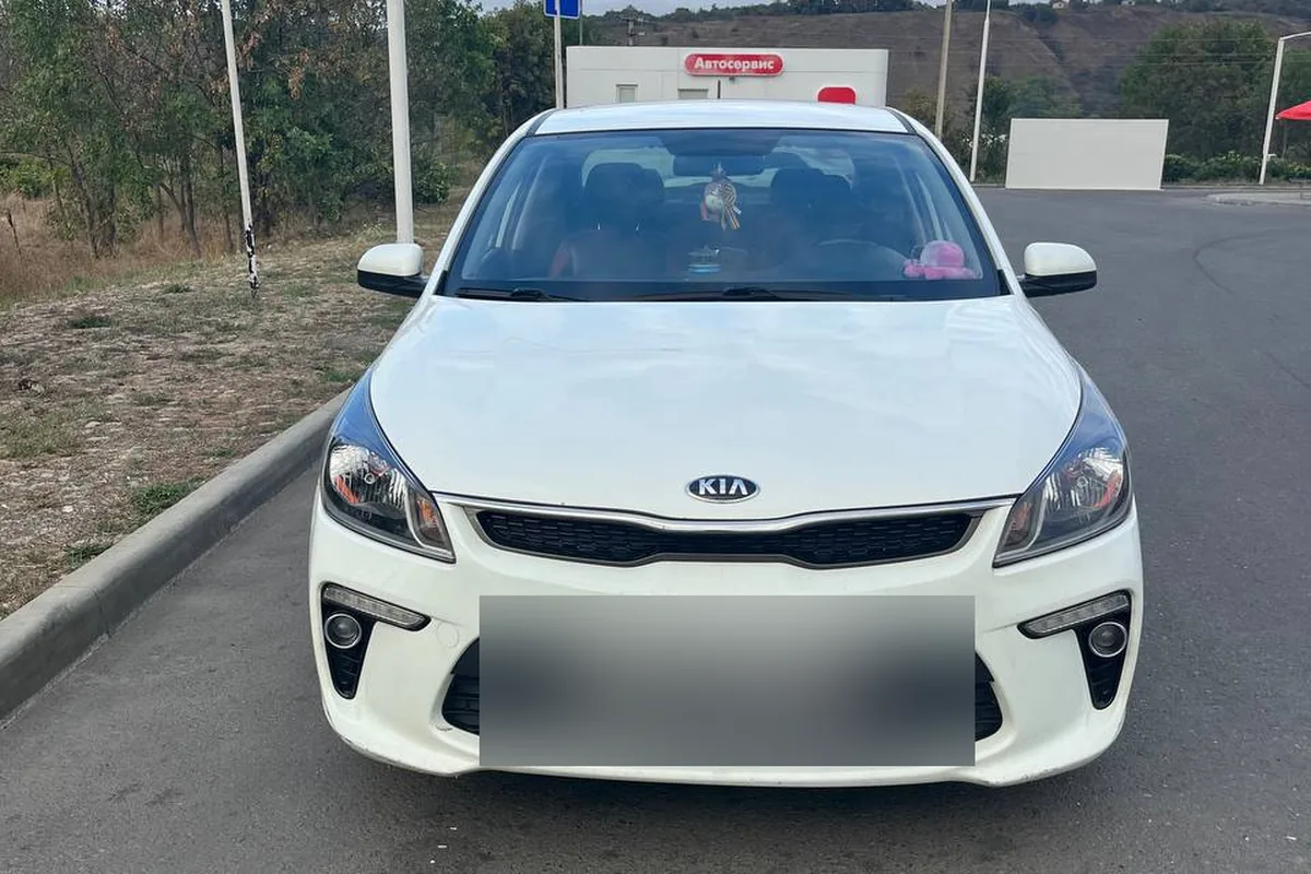 Kia Rio 4 2019 года, работающий в такси