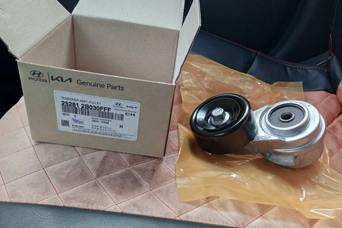Оригинальный натяжитель ремня Kia 25281-2B030FFF в коробке