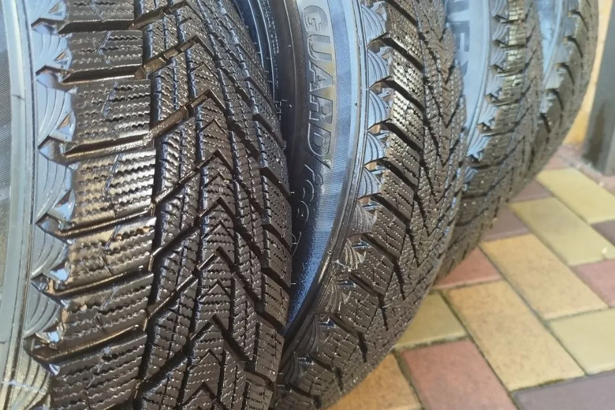 Нешипованные зимние шины 185/65 R15 на штампованных дисках Kia Rio