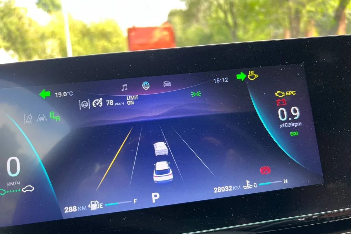 Отображение дистанции адаптивного круиза на приборной панели Omoda C5