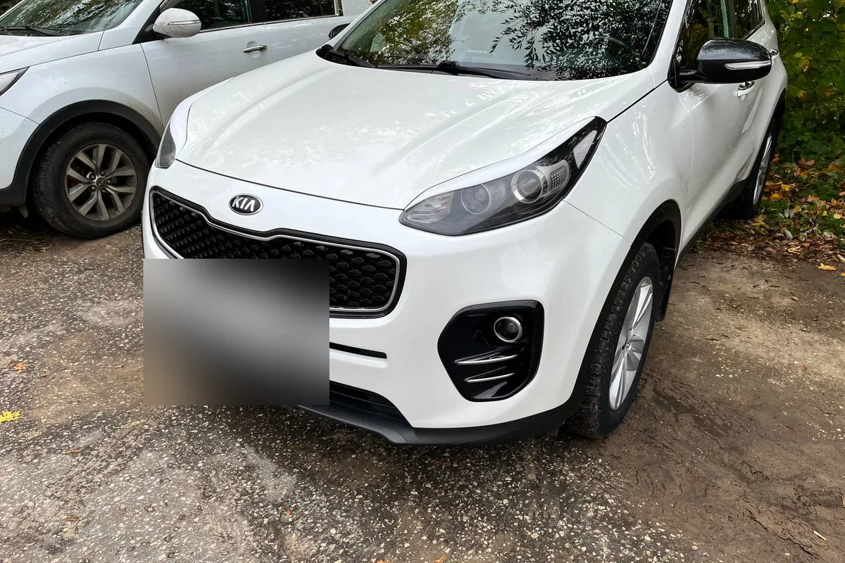 Белый Kia Sportage 4 после покраски бампера
