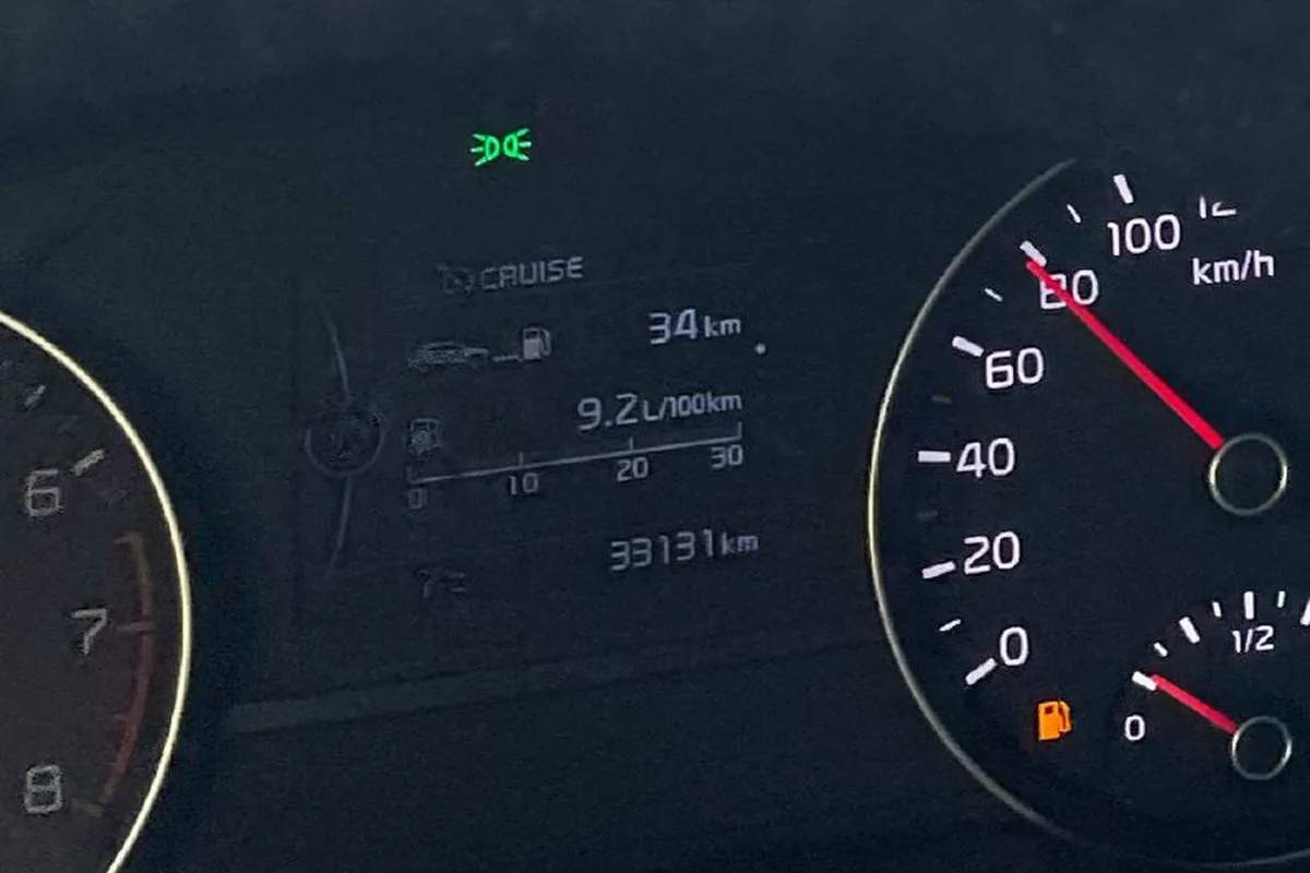 Средний расход 9,2 л на 100 км на приборке Kia Sportage 4 2.0