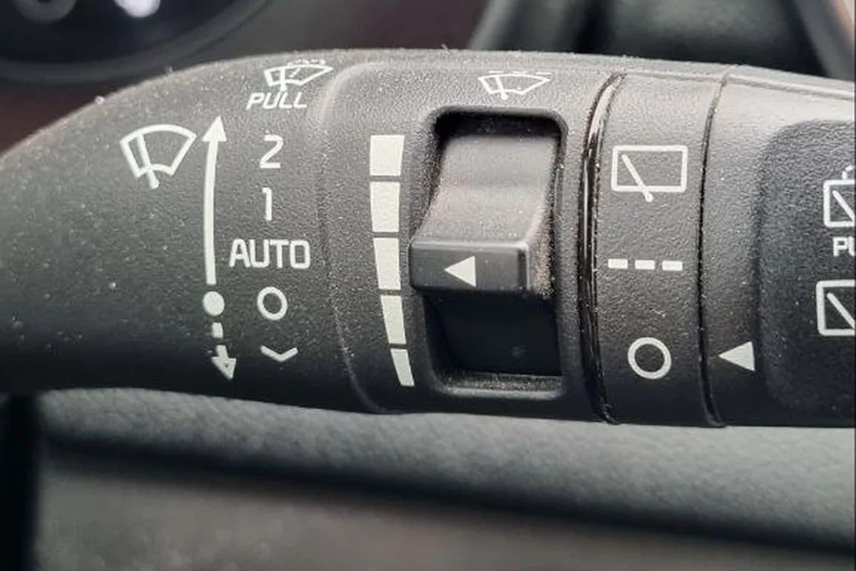Подрулевой переключатель дворников Kia Sportage 4 с режимом AUTO