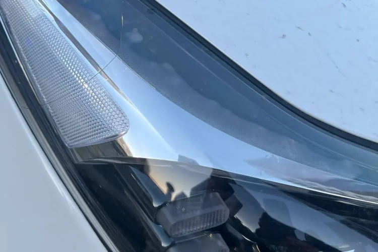 Конденсат внутри фары Kia Sportage 4 у поворотника