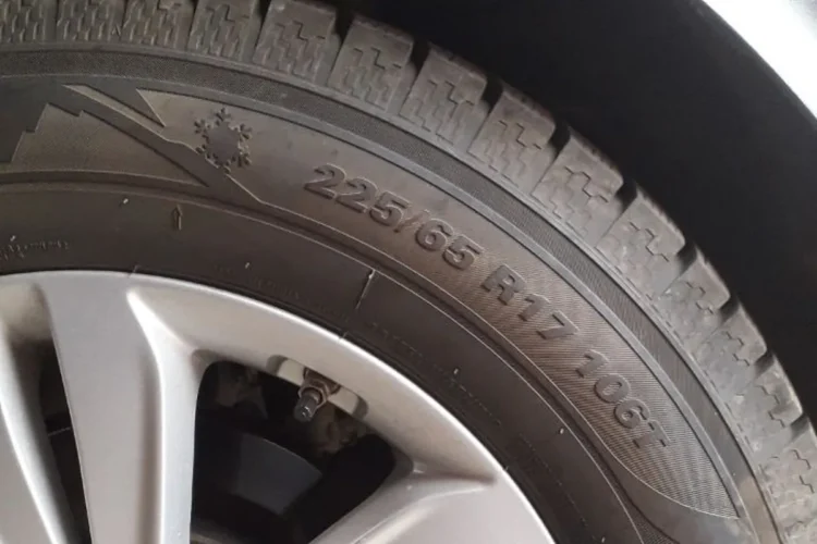 Зимняя шина 225/65 R17 на штатном диске Kia Sportage 4