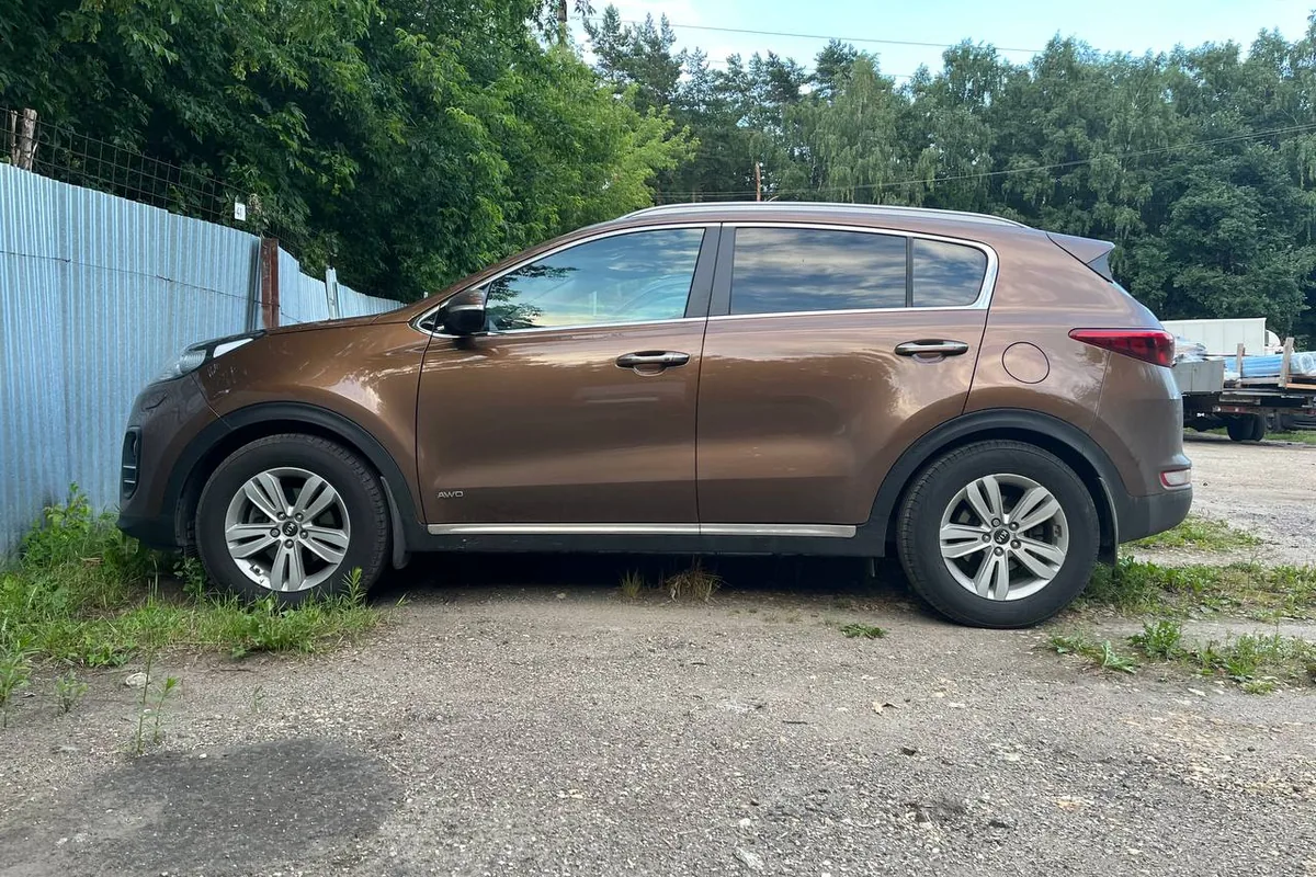 Kia Sportage 4 сбоку на шинах 65-го профиля