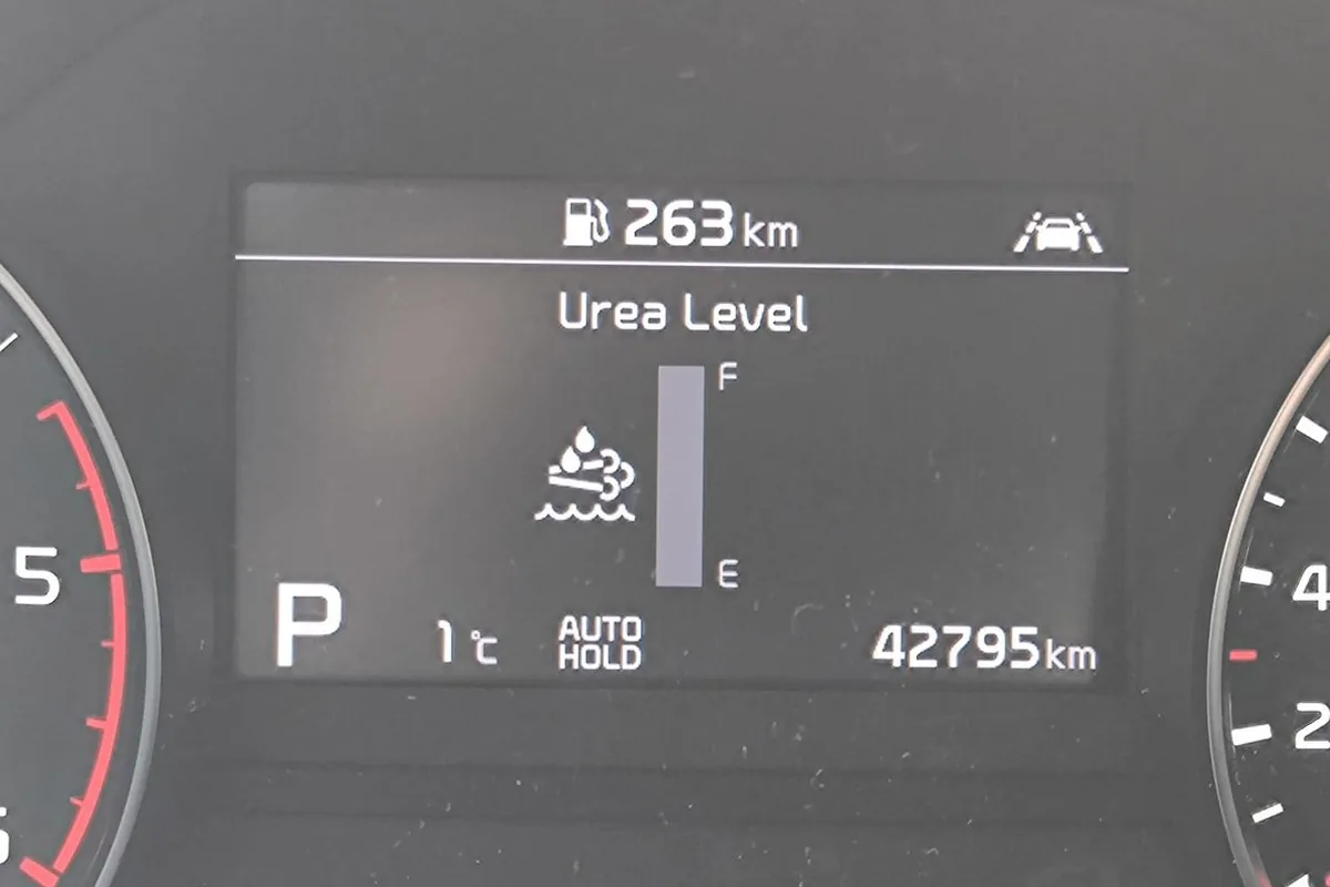 Экран Urea Level на приборке корейского Kia Sportage 4