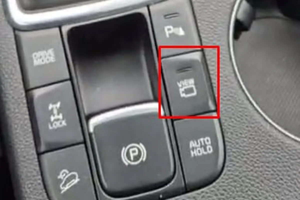 Кнопка VIEW кругового обзора 360 в консоли Kia Sportage 4