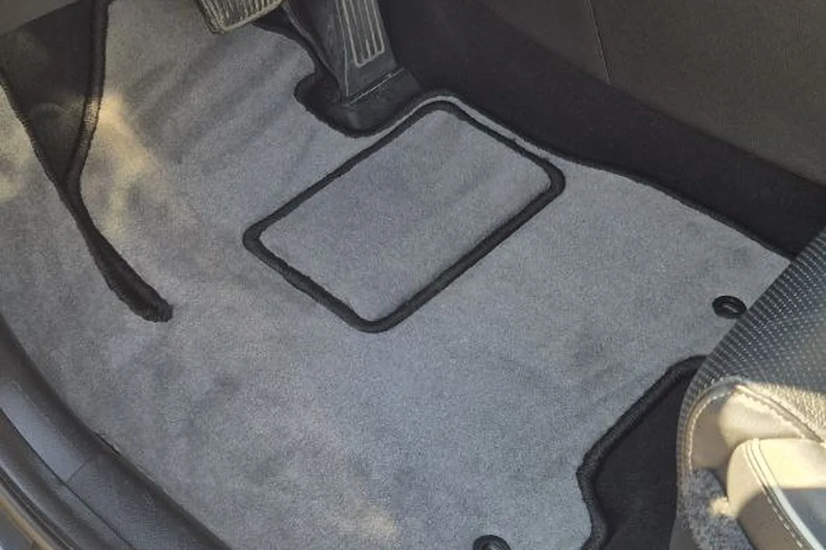 Ворсовый коврик водителя Kia Sportage 4 с подпятником