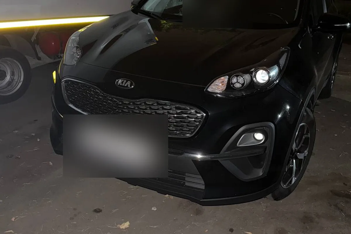 Kia Sportage 4 рестайлинг ночью с включёнными ПТФ