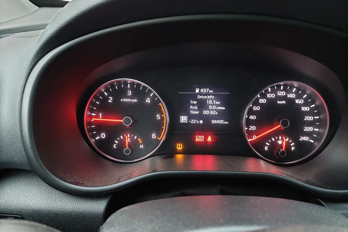 Приборная панель Kia Sportage 4 при -22 °C