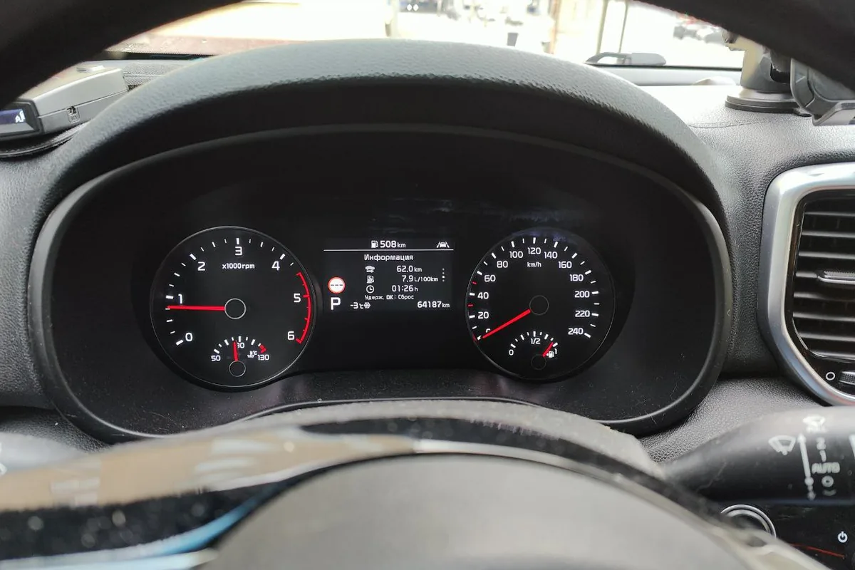 Приборка дизельного Kia Sportage 4 с тахометром и информационным экраном