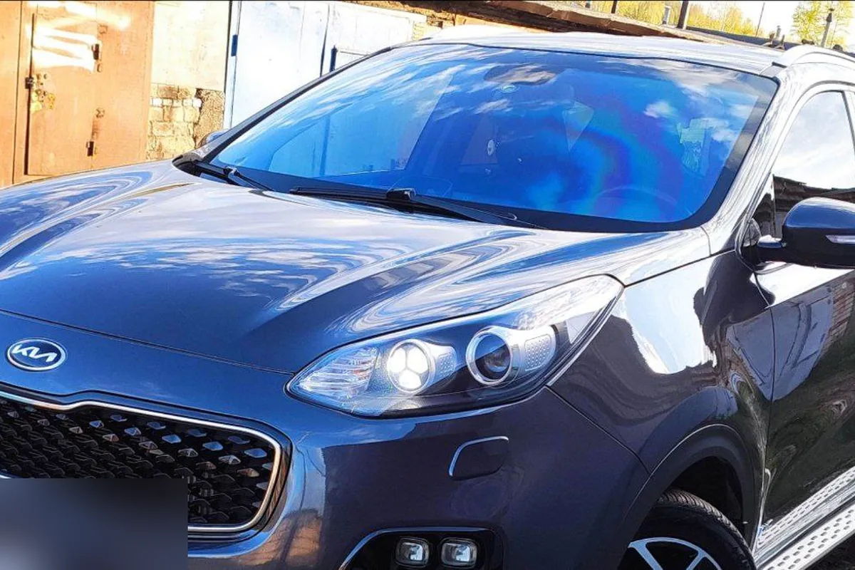 Лобовое стекло Kia Sportage 4 с атермальной плёнкой