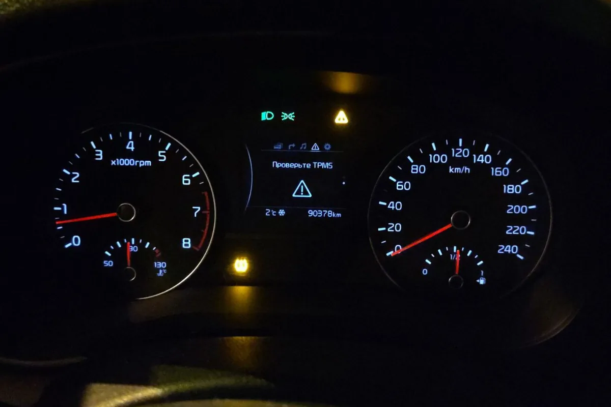 Сообщение «Проверьте TPMS» на приборной панели Kia Sportage 4