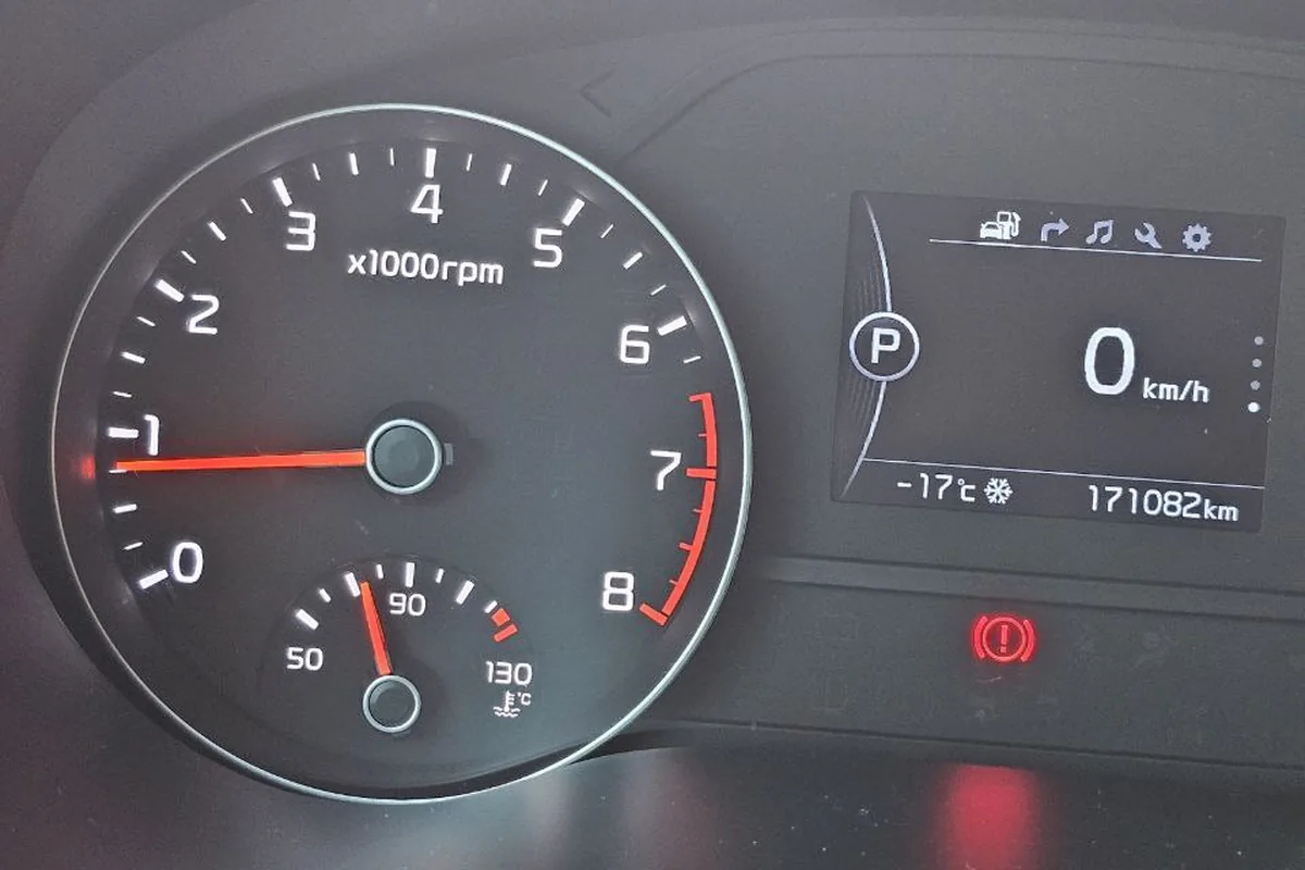 Приборная панель Kia Sportage 4 при -17 °C