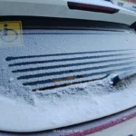 Обогревы Москвича 3: подогрев сидений не включается ниже −15…−20, обогрева лобового нет, зеркала греются вместе с задним стеклом, нити заднего стекла перегорают