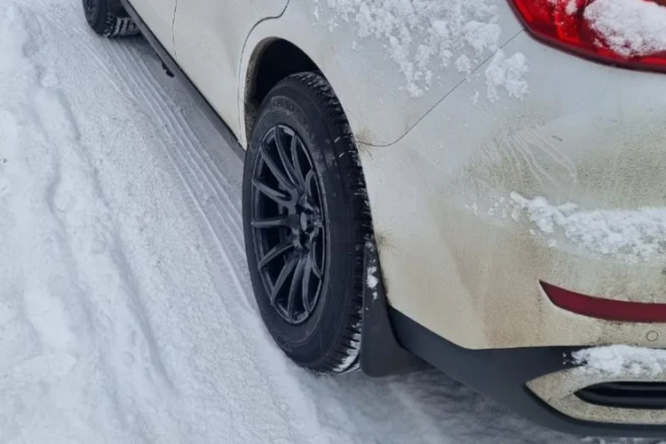 Haval M6 на широких дисках 8,5J×17 с вылетом ET30