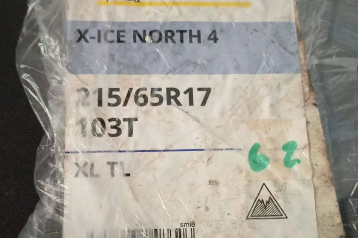 Этикетка шины Michelin X-Ice North 4 размера 215/65 R17