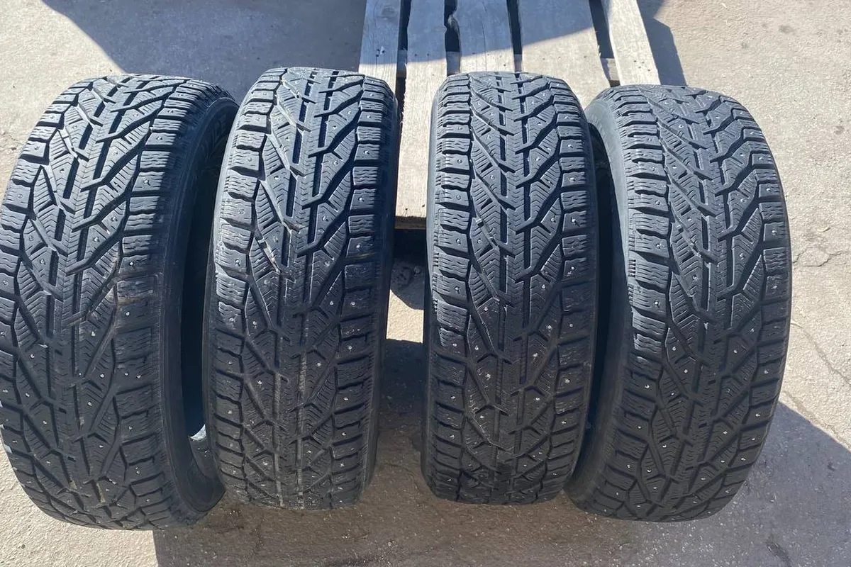 Зимние шины Tigar SUV Ice 225/65 R17 без грыж и порезов