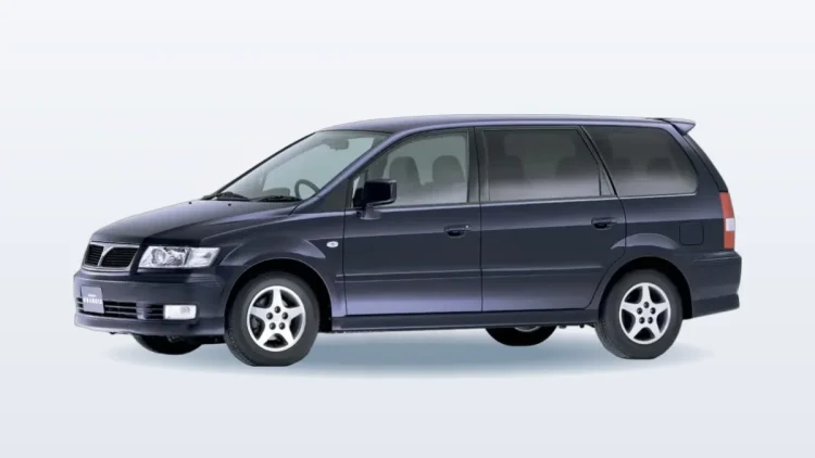 Mitsubishi Chariot Grandis рестайлинг (Япония) (07.2000 - 04.2003)