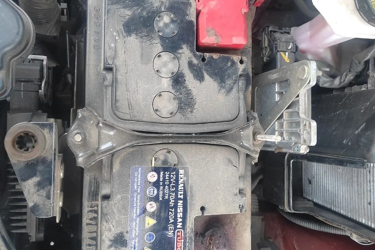 Родной аккумулятор Renault Nissan 70 А·ч под капотом Nissan Qashqai J11