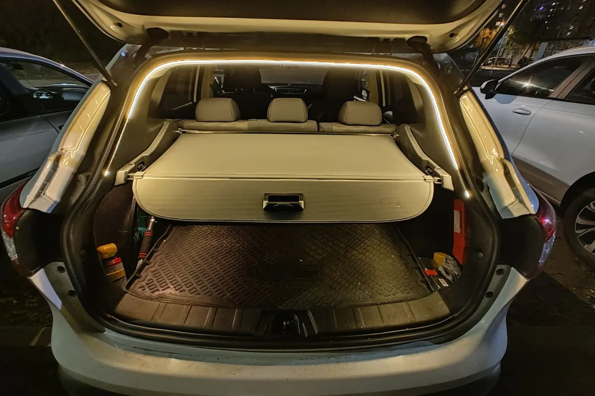 Багажник Nissan Qashqai J11 с рулонной шторкой и подсветкой
