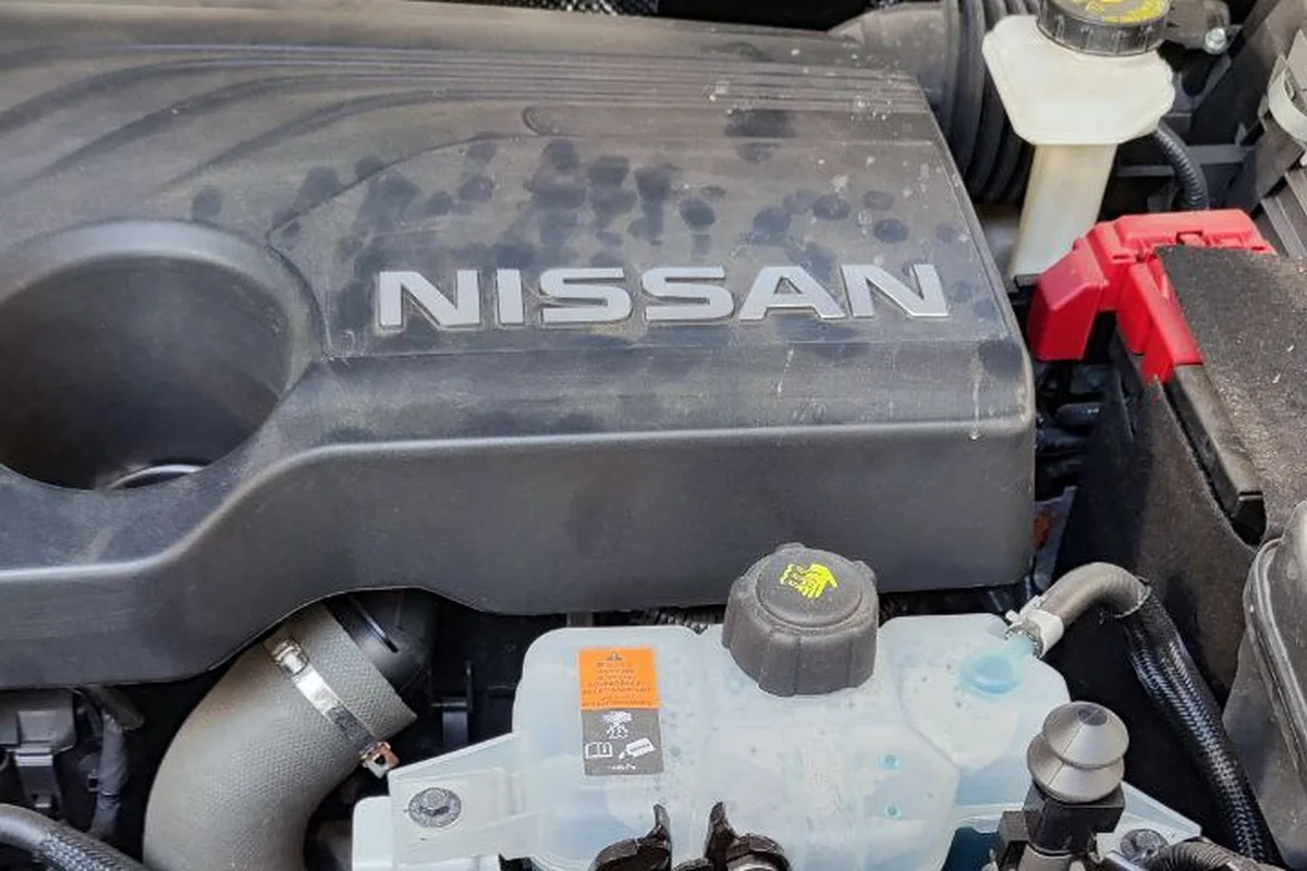 Подкапотное пространство Nissan Qashqai J11 с дизелем K9K