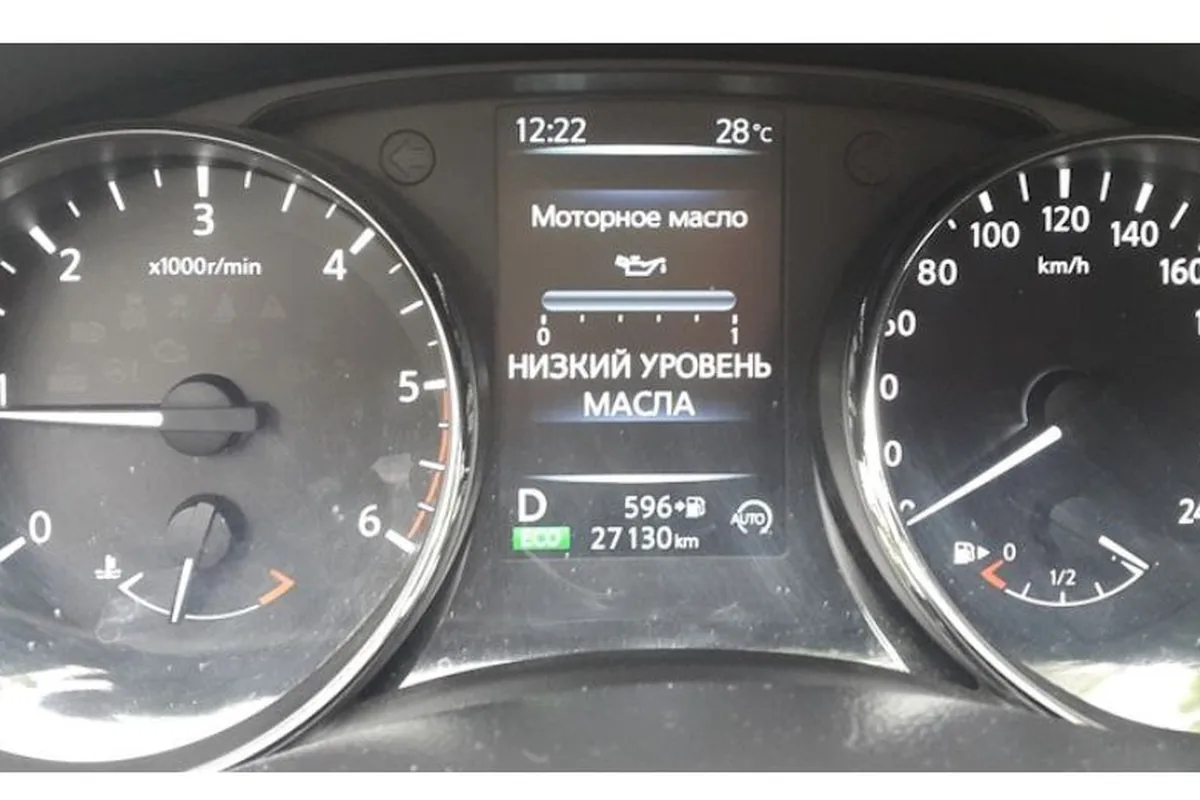 Предупреждение о низком уровне масла на приборке Nissan Qashqai