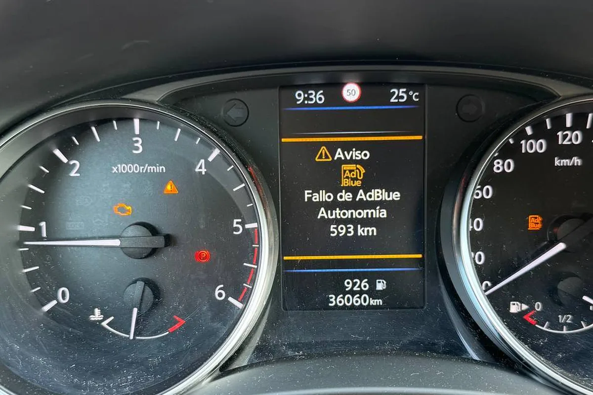 Предупреждение о неисправности AdBlue на приборке дизельного Nissan Qashqai J11