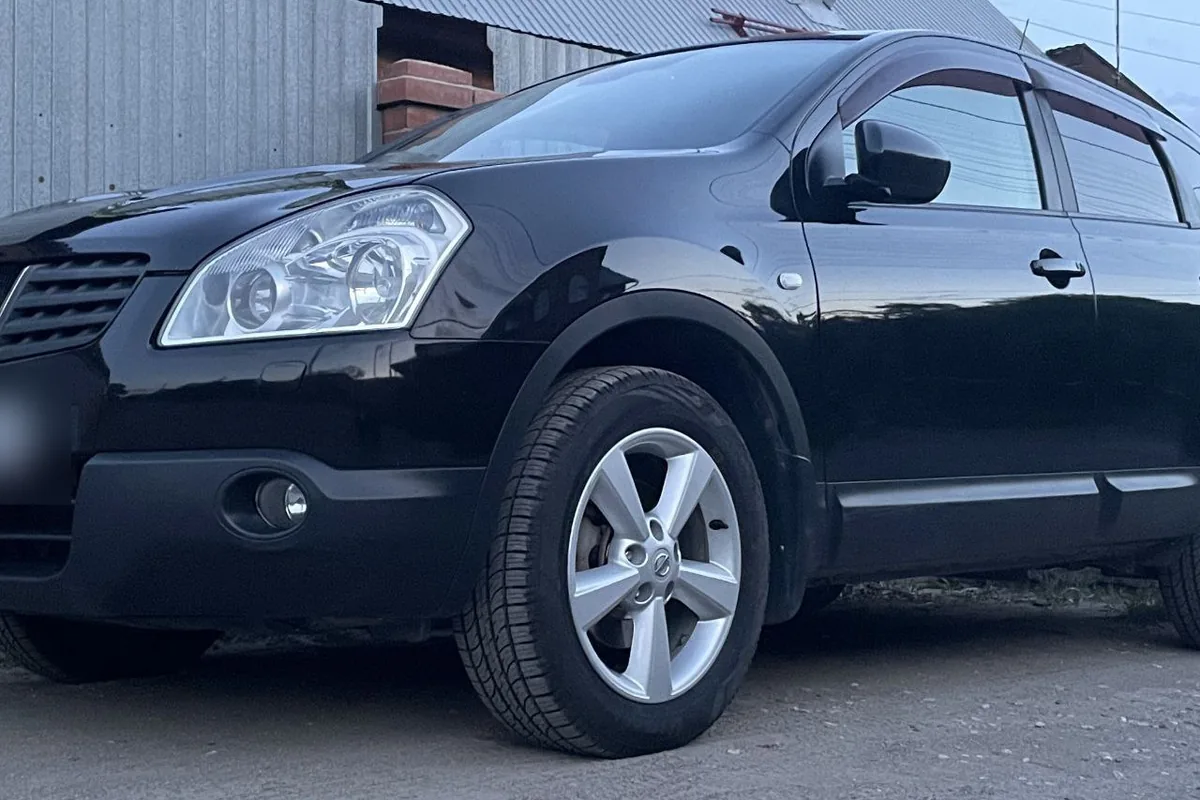 Nissan Qashqai J10 дорестайлинг 2008 года, передняя часть с ксеноном