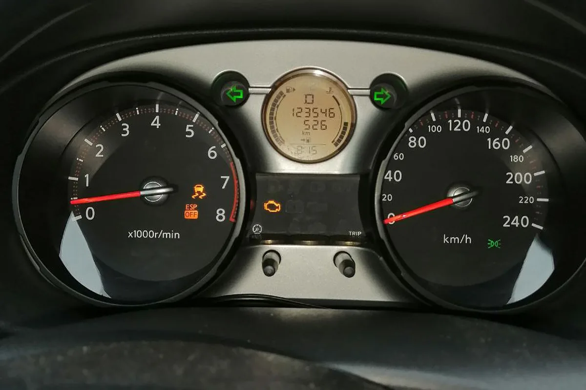Чек двигателя и ESP OFF на приборке Nissan Qashqai J10