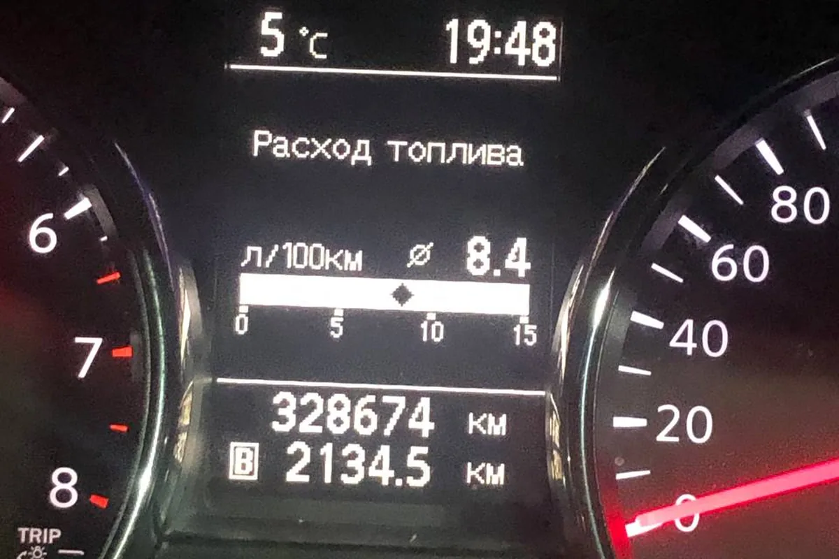 Пробег 328 674 км на приборке Nissan Qashqai J10 1.6
