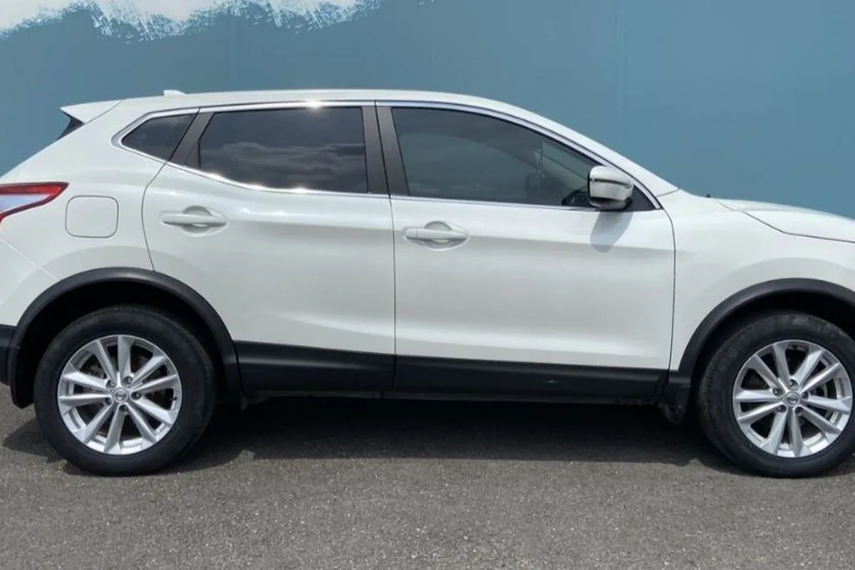 Nissan Qashqai J11 2017 года с мотором 2.0 и вариатором, вид сбоку