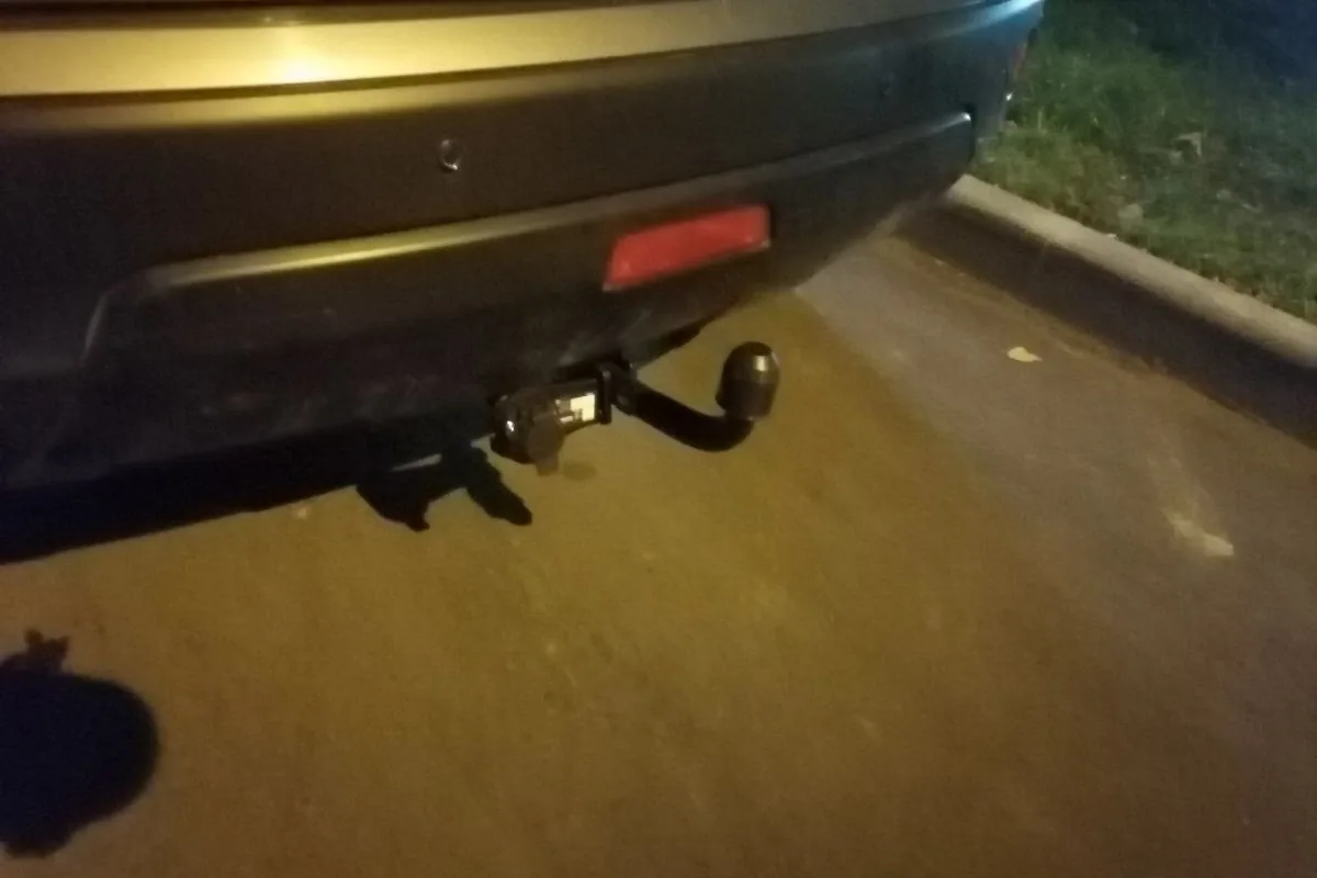Съёмный фаркоп с розеткой под задним бампером Nissan Qashqai J10