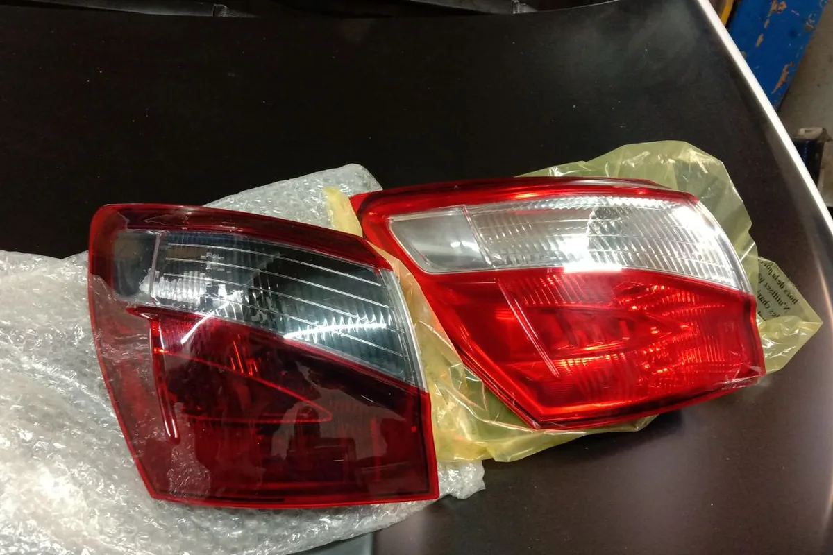 Новые задние фонари Nissan Qashqai J10 в упаковке