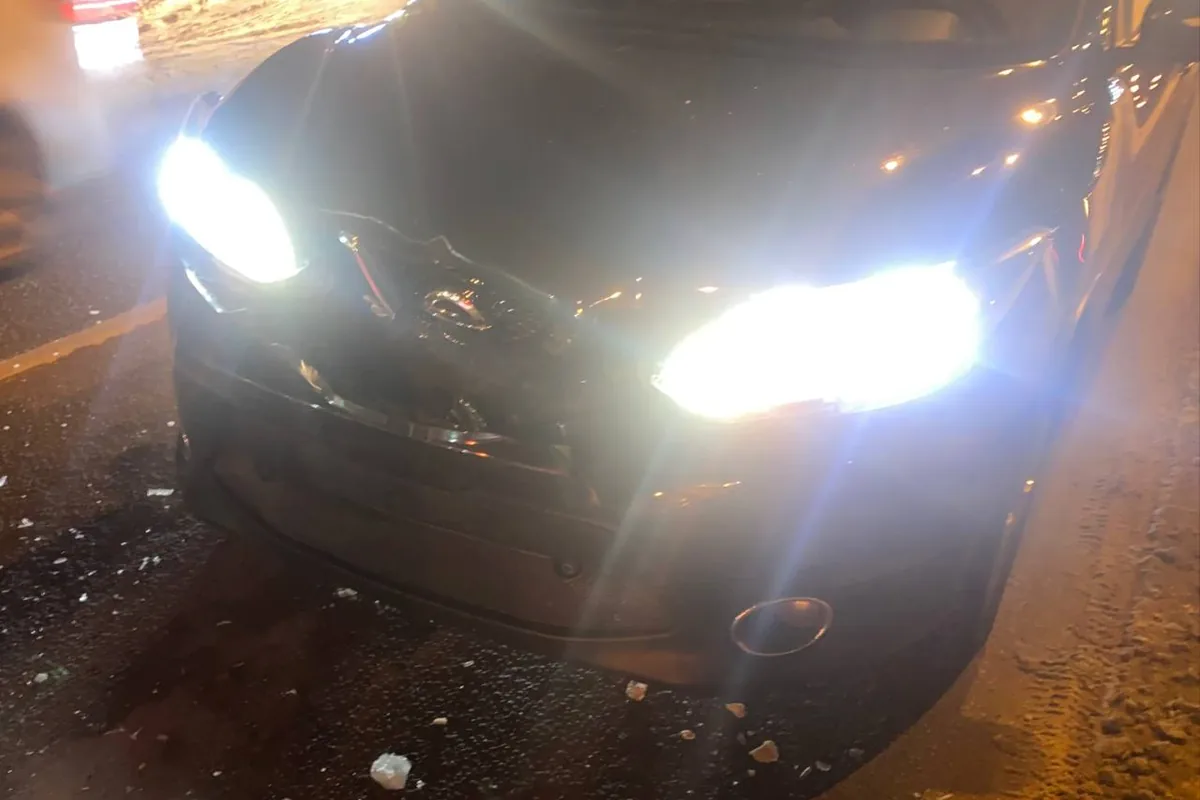 Включённые светодиодные фары Nissan Qashqai J11 после ДТП