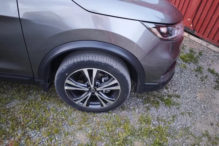 Штатный диск Nissan Qashqai J11 7×18 ET40 на автомобиле