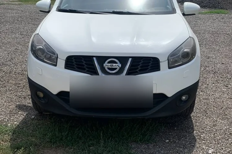 Белый Nissan Qashqai J10 2013 года спереди