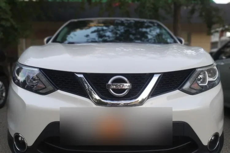 Белый Nissan Qashqai J11 2015 года спереди