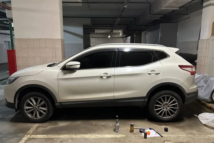 Nissan Qashqai J11 с разными колёсами: 215/60 R17 спереди и 225/55 R18 сзади