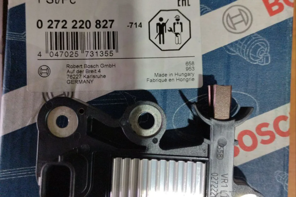 Регулятор напряжения со щёточным узлом Bosch 0 272 220 827