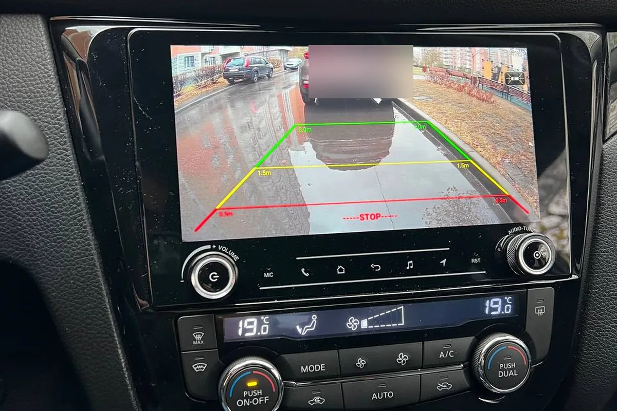 Камера заднего хода с разметкой на магнитоле Nissan Qashqai J11